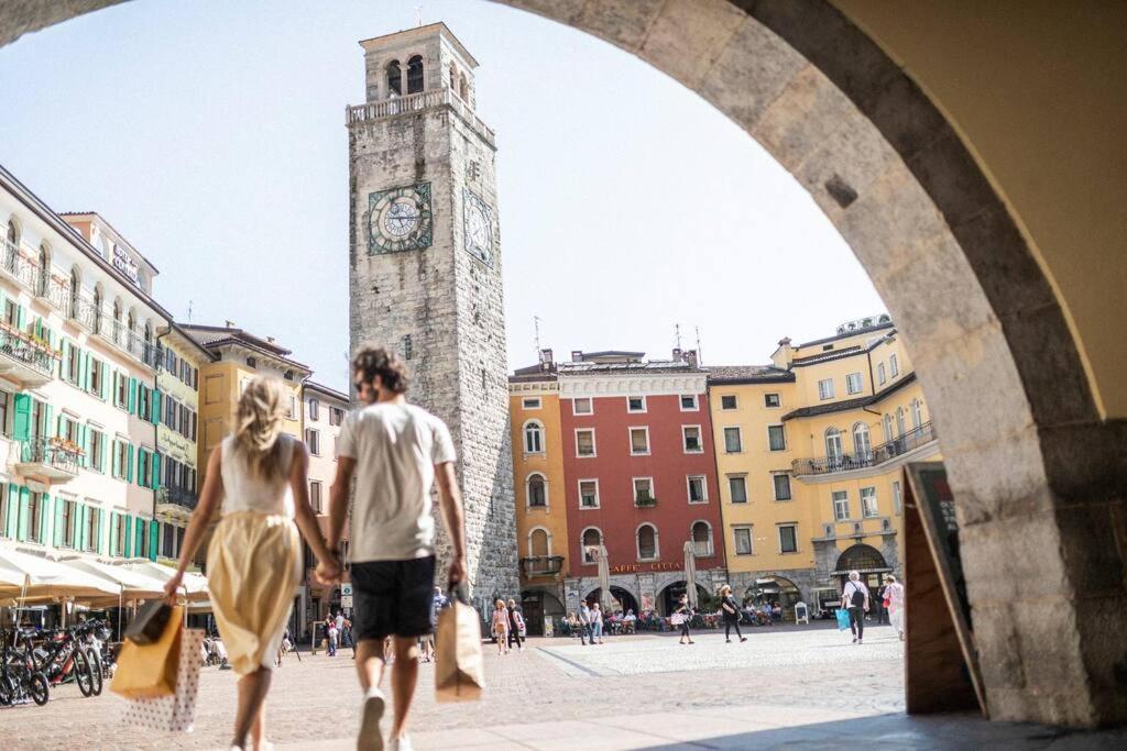 Me Ca - Appartamento Vacanze Riva del Garda Bagian luar foto