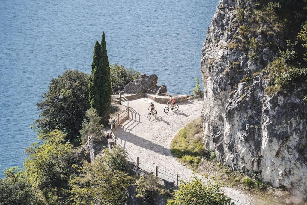 Me Ca - Appartamento Vacanze Riva del Garda Bagian luar foto